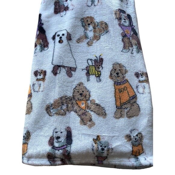 So Cute It’s Scary Halloween Plush Throw 50x70 Dogs Ghost Bee Boo Blanket New - Picture 4 of 6